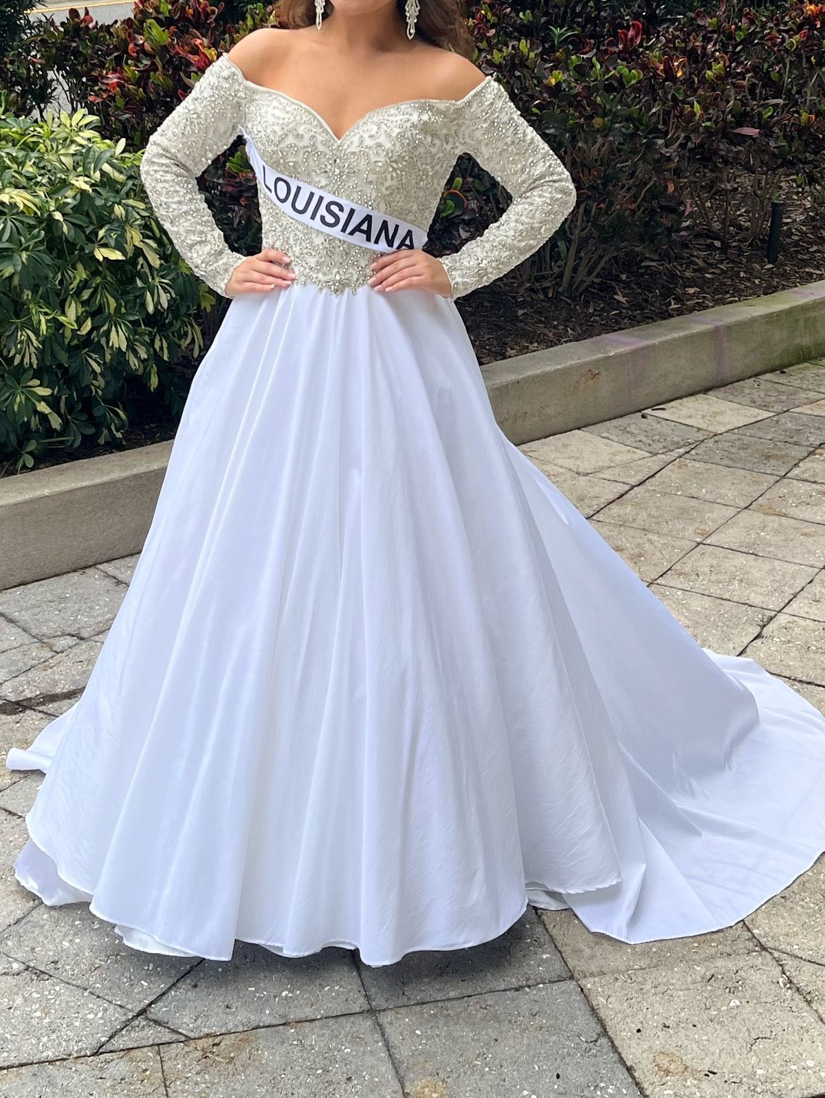 Size 4 Pageant Plunge White Ball Gown on Queenly