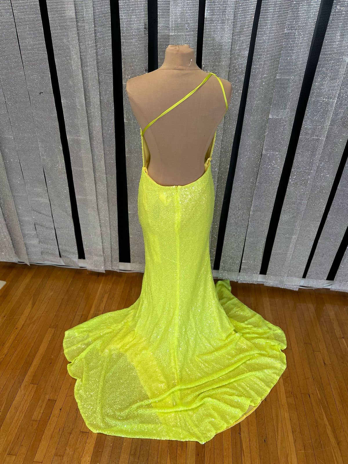 Portia and Scarlett Size 12 Prom One Shoulder Yellow Side Slit Dress on Queenly