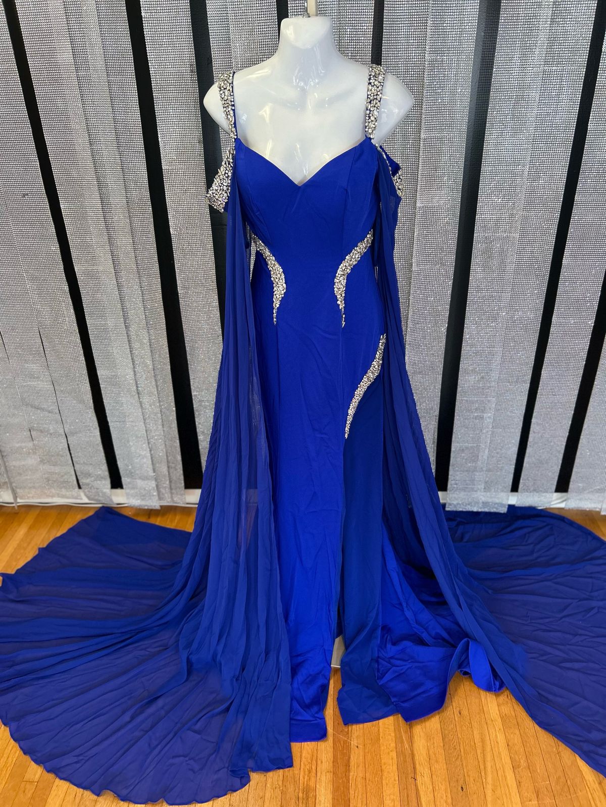 Portia and Scarlett Size 0 Prom Blue Side Slit Dress on Queenly