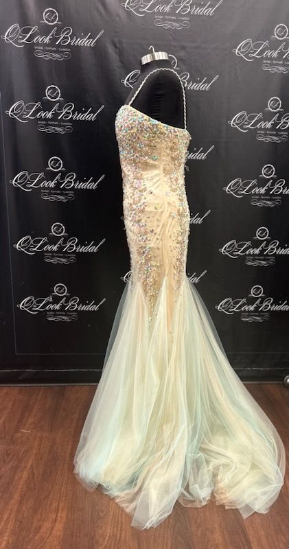 Size 8 Nude Mermaid Dress on Queenly