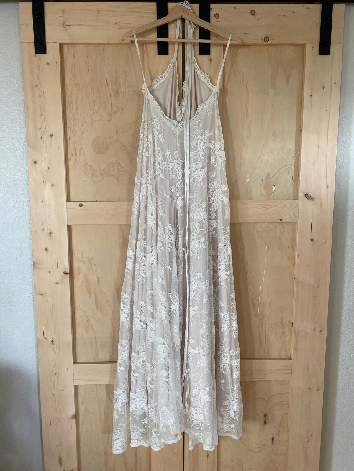 Size 4 Prom Plunge Lace White Side Slit Dress on Queenly