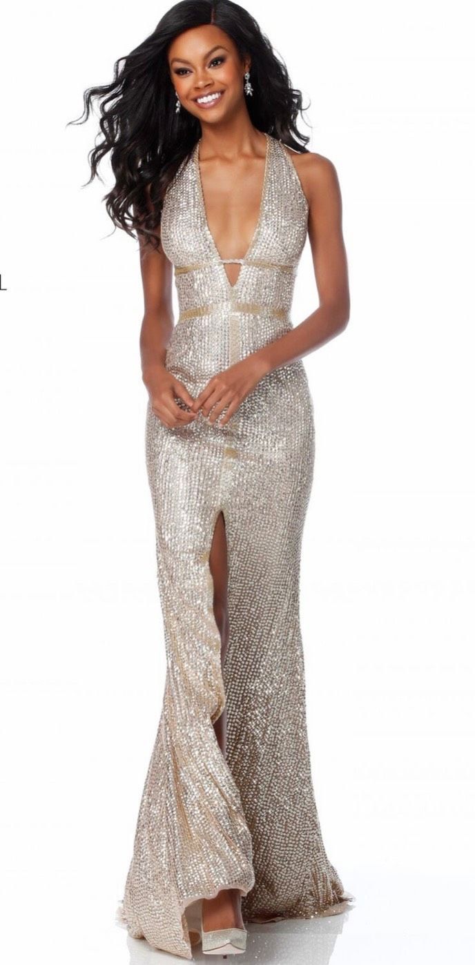 Queenly | Buy and sell prom, pageant, and formal dresses