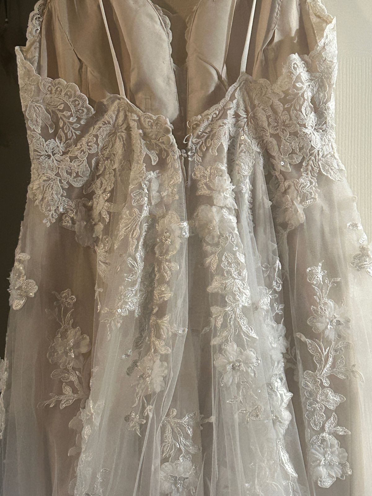 Size 14 Wedding Plunge Lace White Ball Gown on Queenly