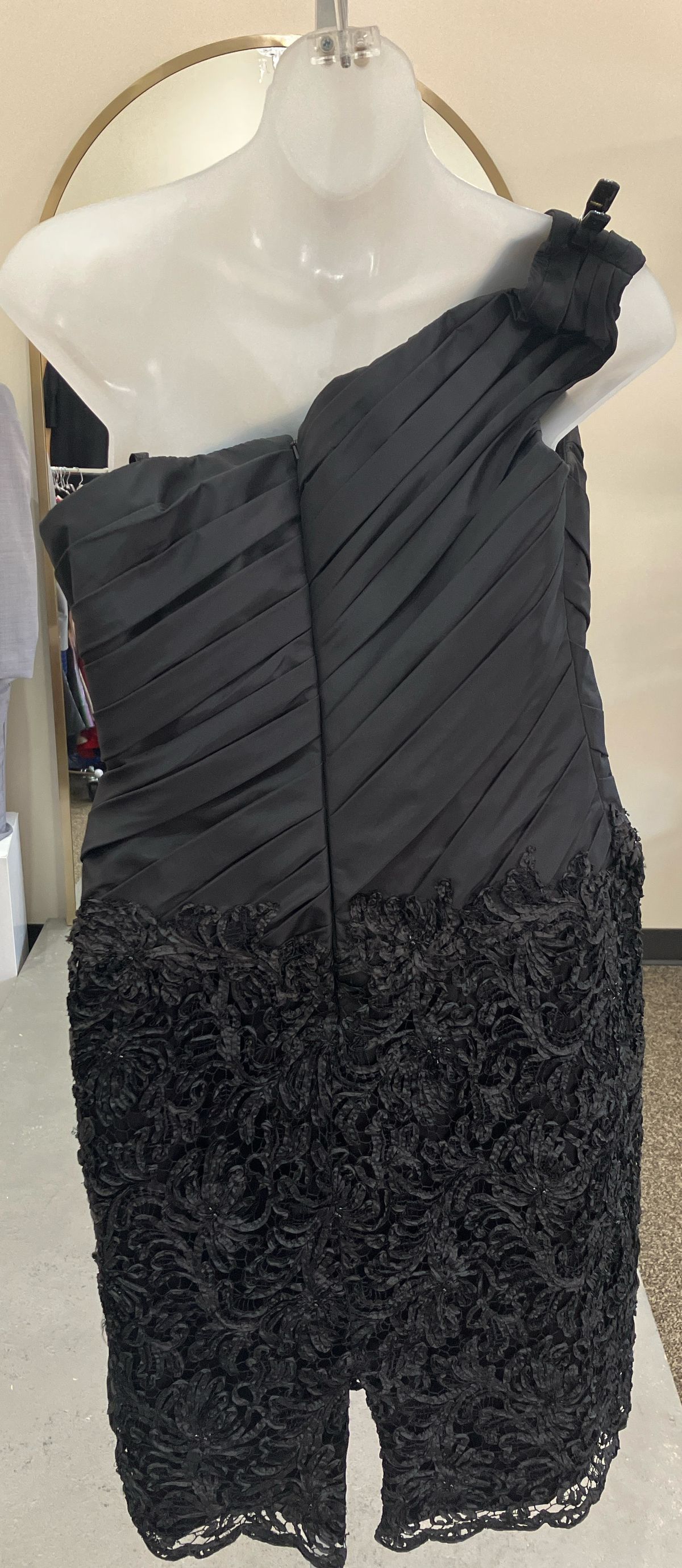 Size 10 Prom One Shoulder Black Cocktail Dress on Queenly