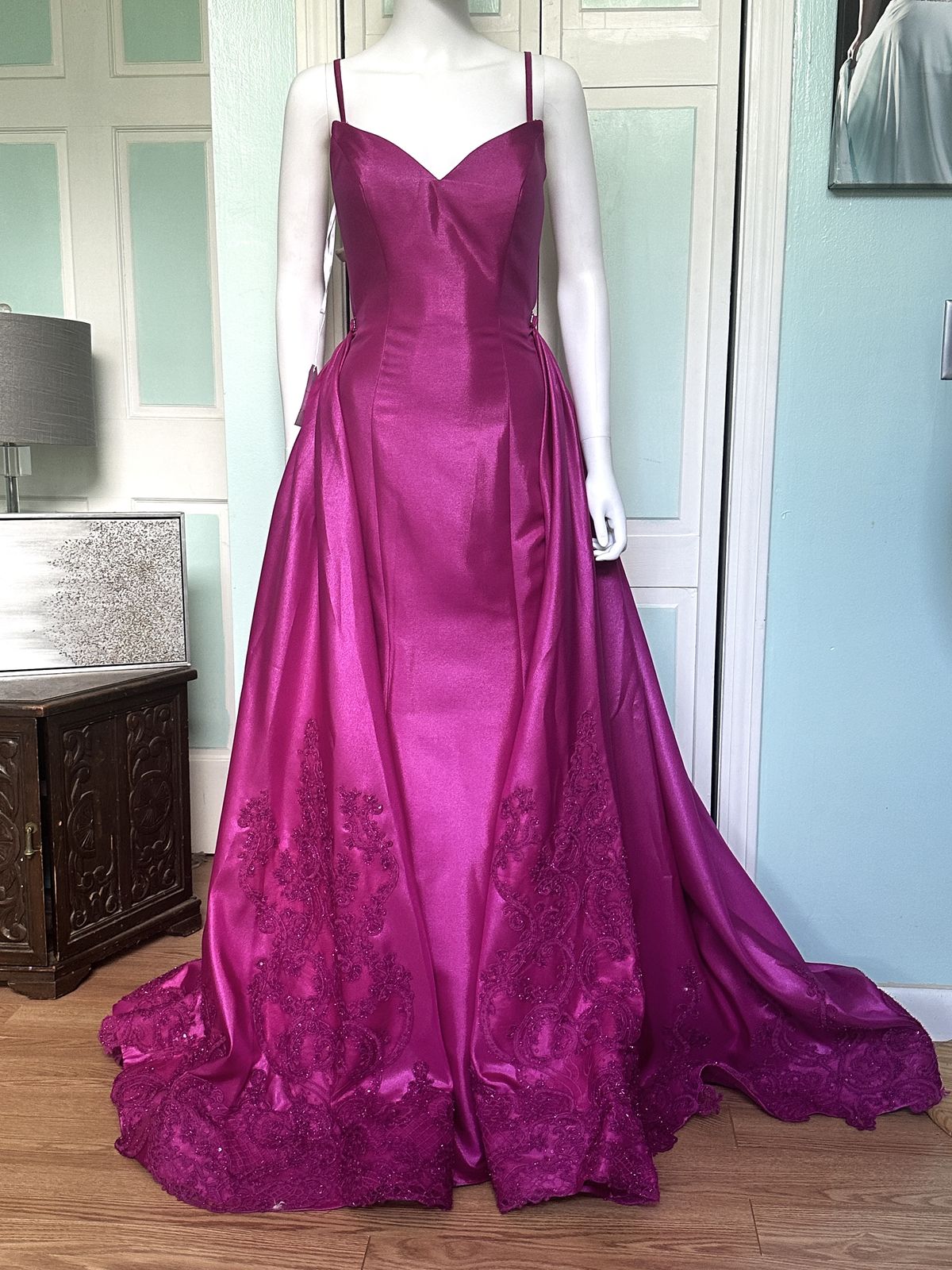 Queenly | Buy and sell prom, pageant, and formal dresses