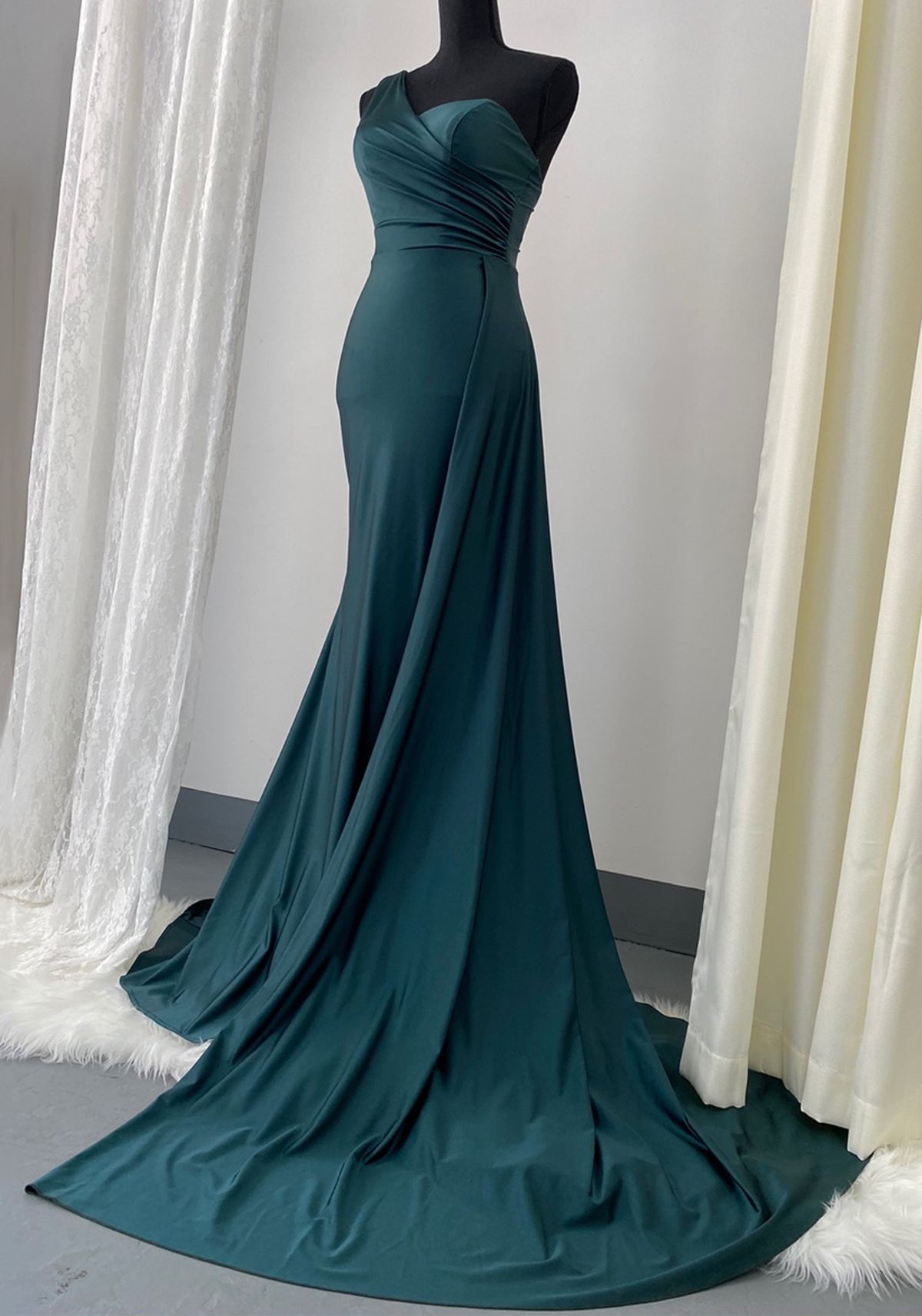 Queenly | Buy and sell prom, pageant, and formal dresses