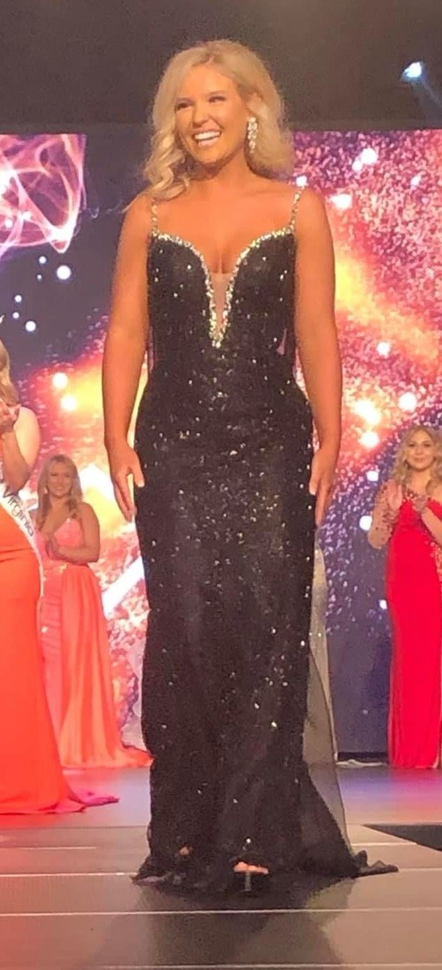 Sherri Hill Size 2 Pageant Plunge Black A-line Dress on Queenly