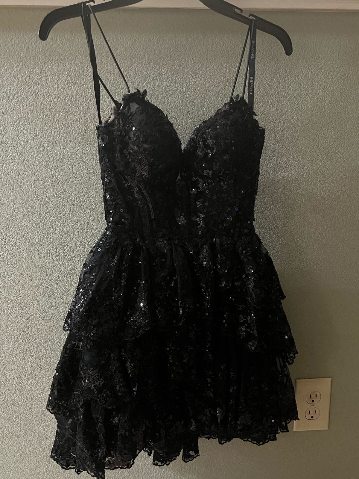 Sherri Hill Size 0 Prom Plunge Black Cocktail Dress on Queenly