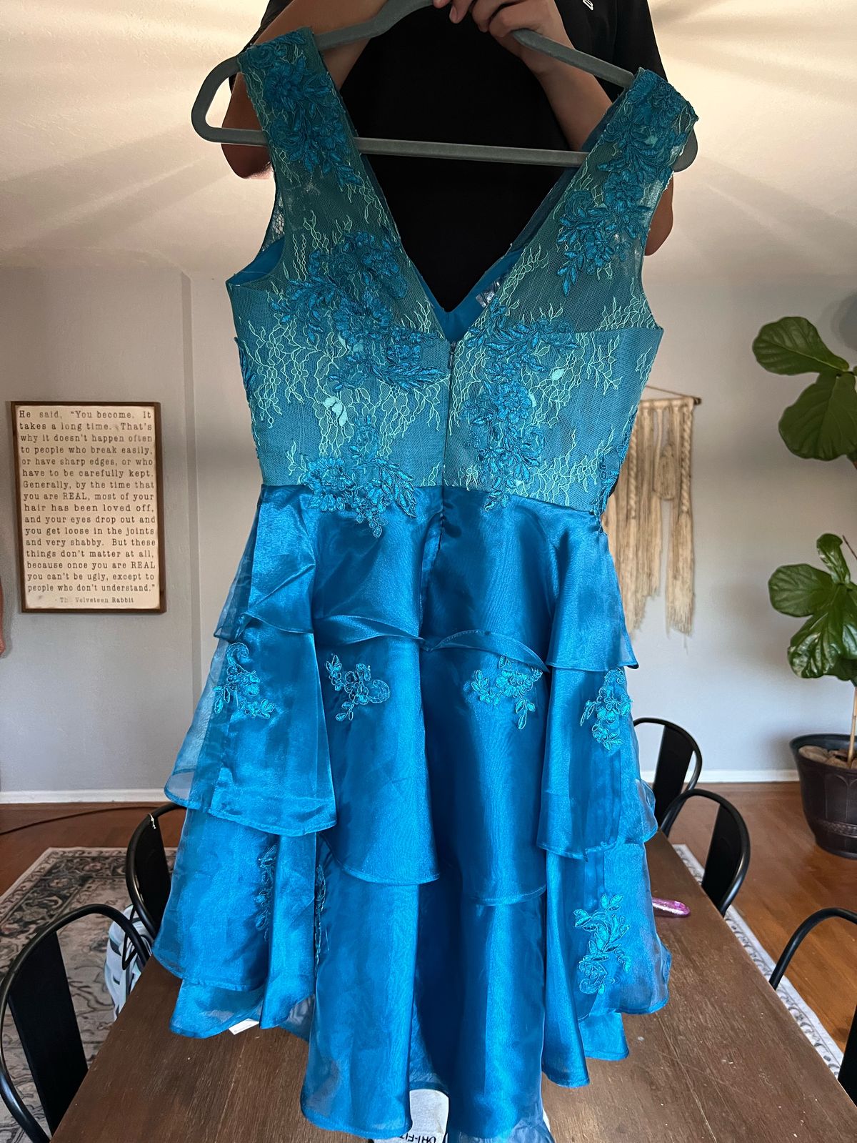 Size 2 Homecoming Plunge Lace Blue Cocktail Dress on Queenly