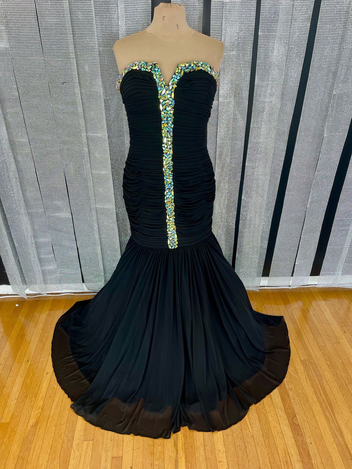 Queenly | Buy and sell prom, pageant, and formal dresses