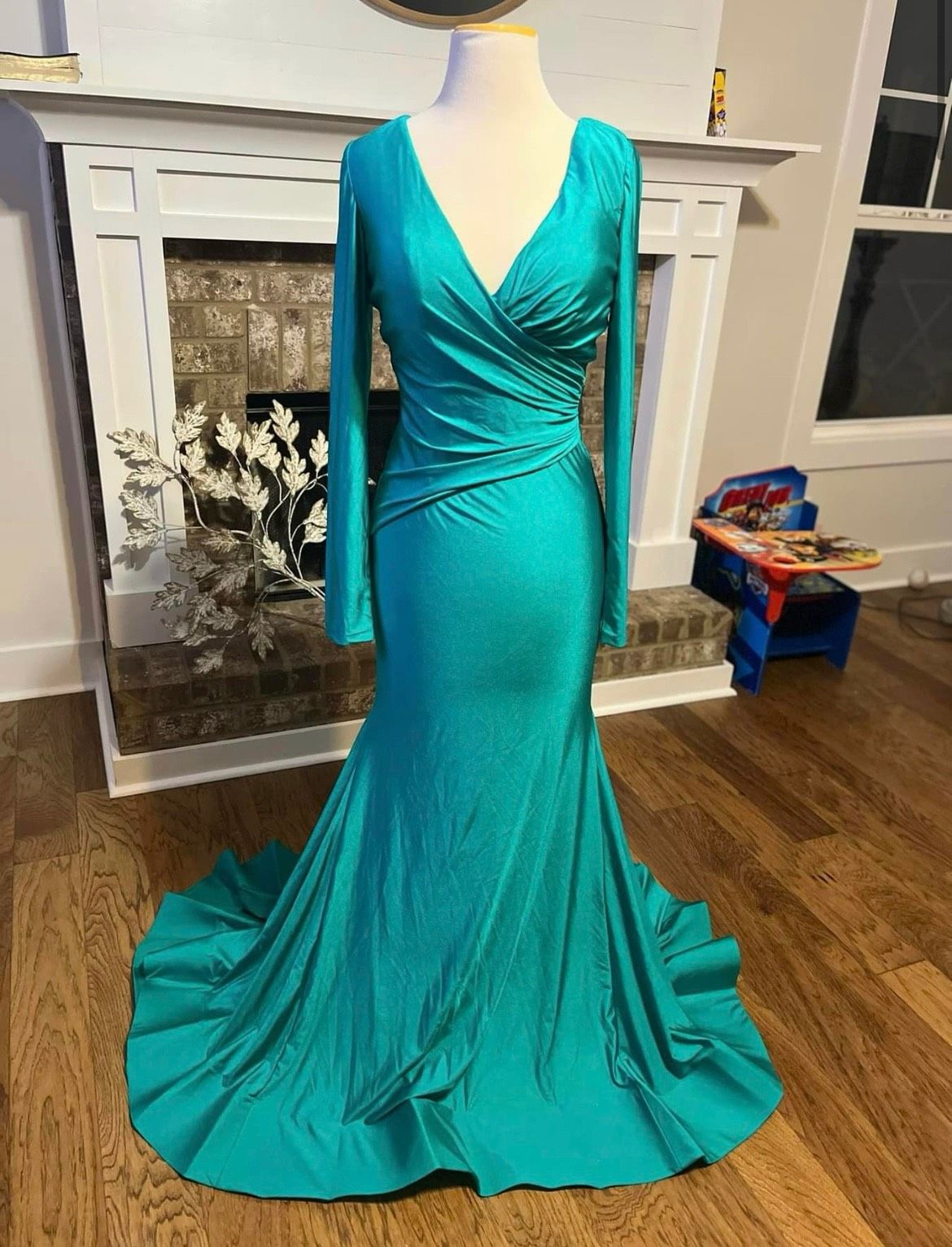 Queenly | Buy and sell prom, pageant, and formal dresses