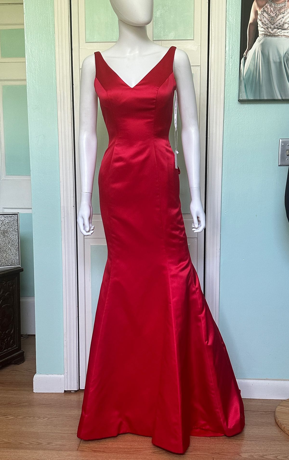 Queenly | Buy and sell prom, pageant, and formal dresses