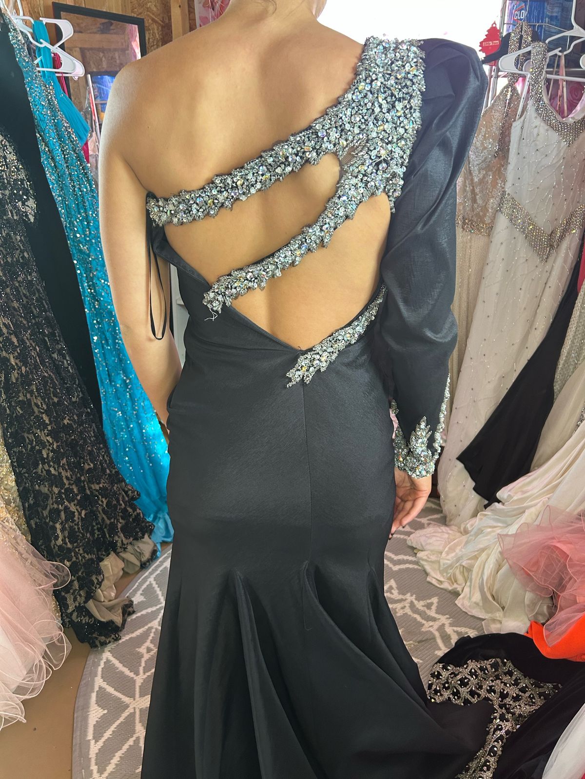 Mac Duggal Size 2 One Shoulder Black Floor Length Maxi on Queenly