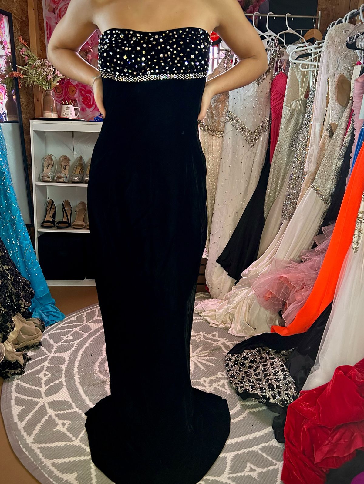 Queenly | Buy and sell prom, pageant, and formal dresses