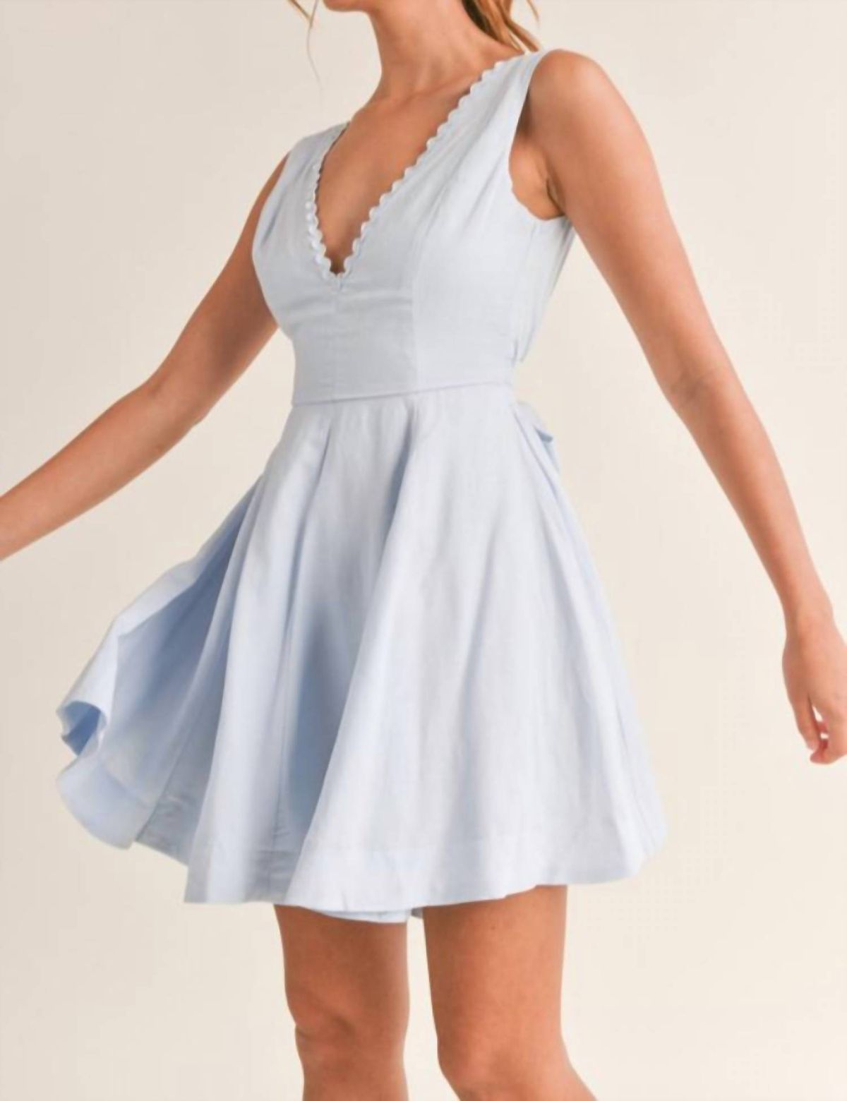 Style 1-1772101366-892 MABLE Size M Plunge Light Blue Cocktail Dress on Queenly