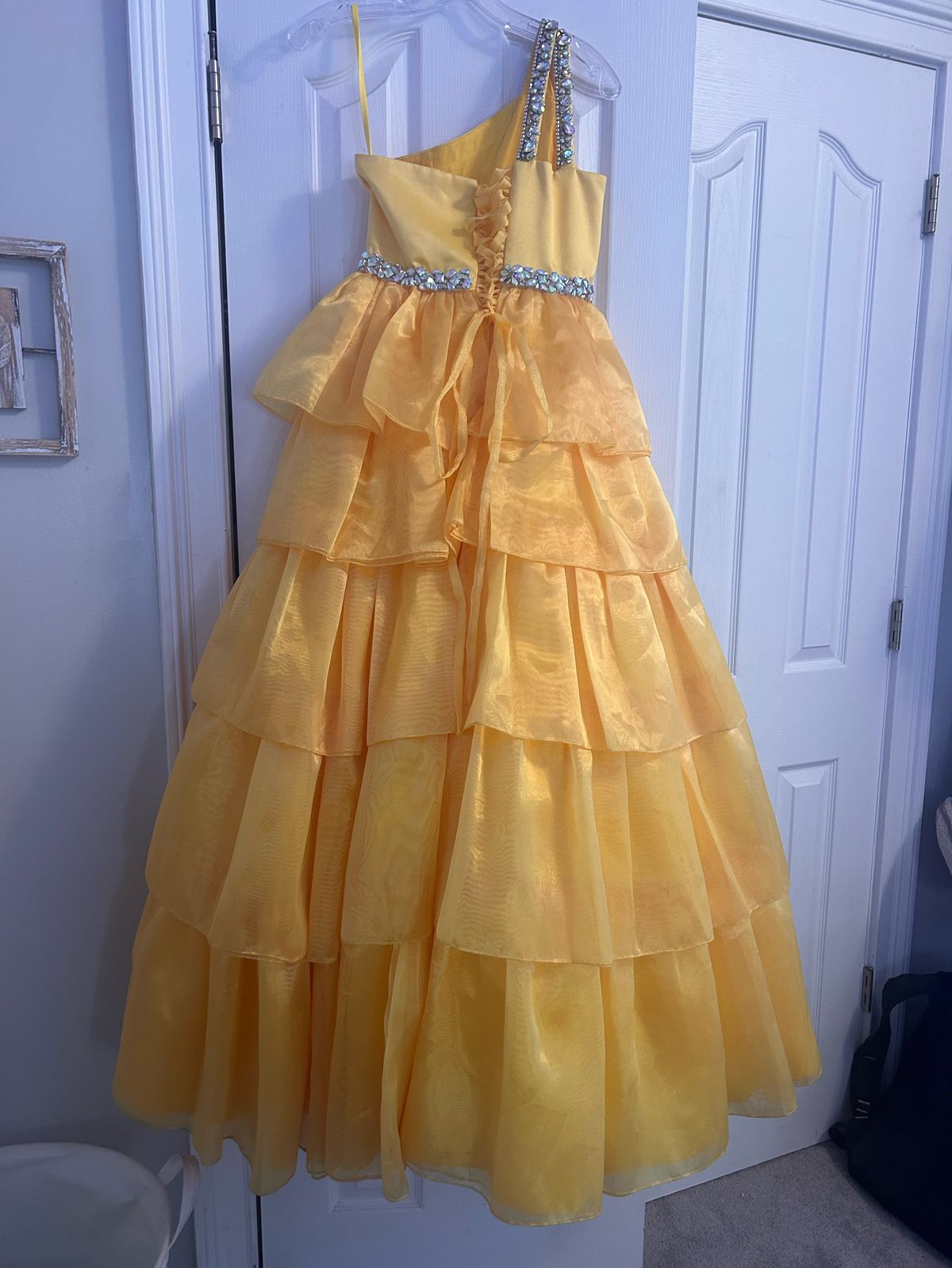 Ashley Lauren Girls Size 10 Pageant One Shoulder Yellow Ball Gown on Queenly