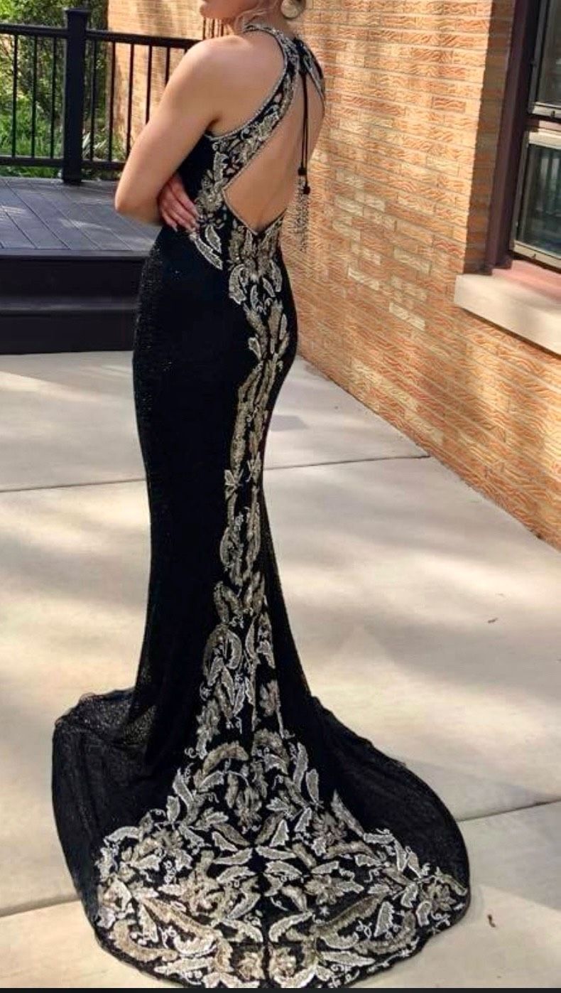 Queenly | Buy and sell prom, pageant, and formal dresses