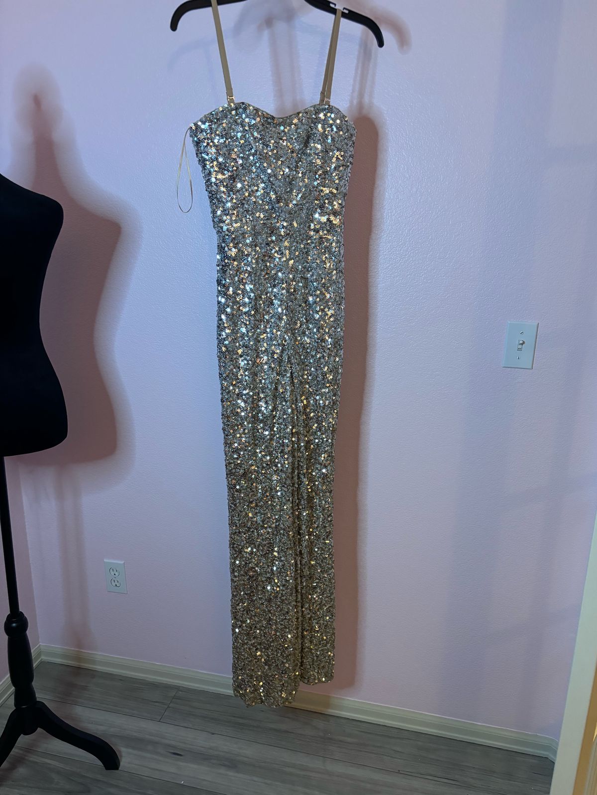 Queenly | Buy and sell prom, pageant, and formal dresses