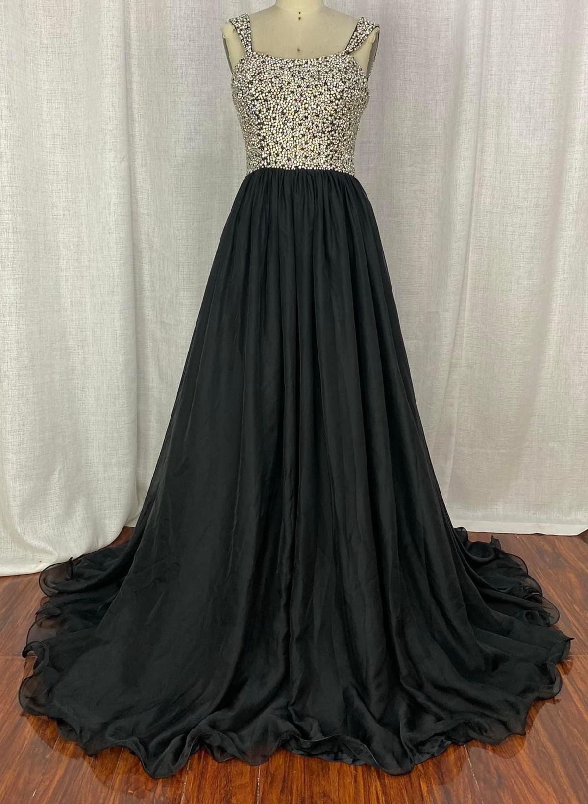 Queenly | Buy and sell prom, pageant, and formal dresses