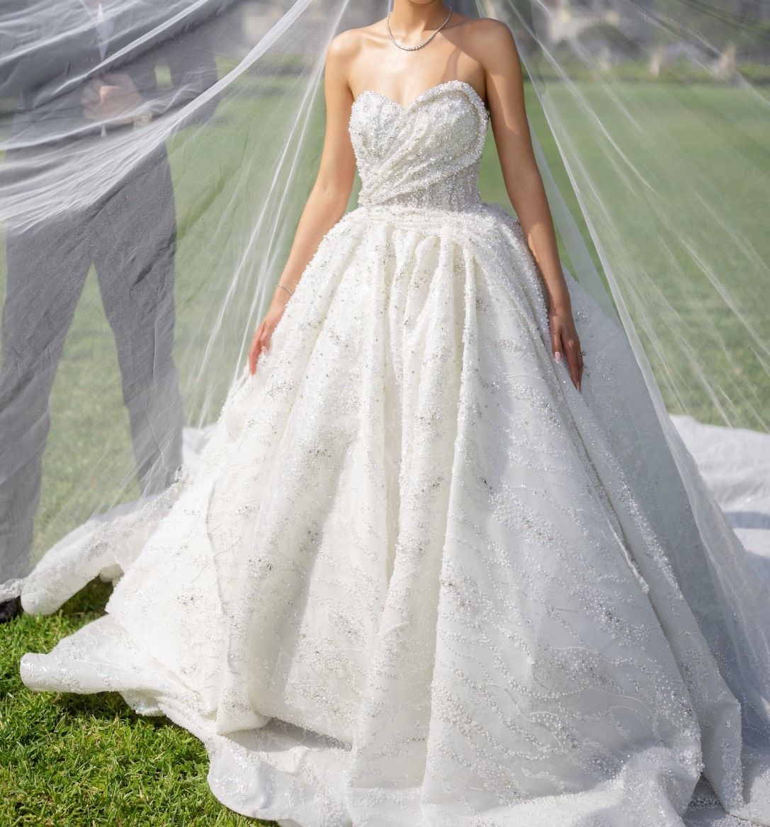 Size 2 Wedding Sequined White Ball Gown on Queenly