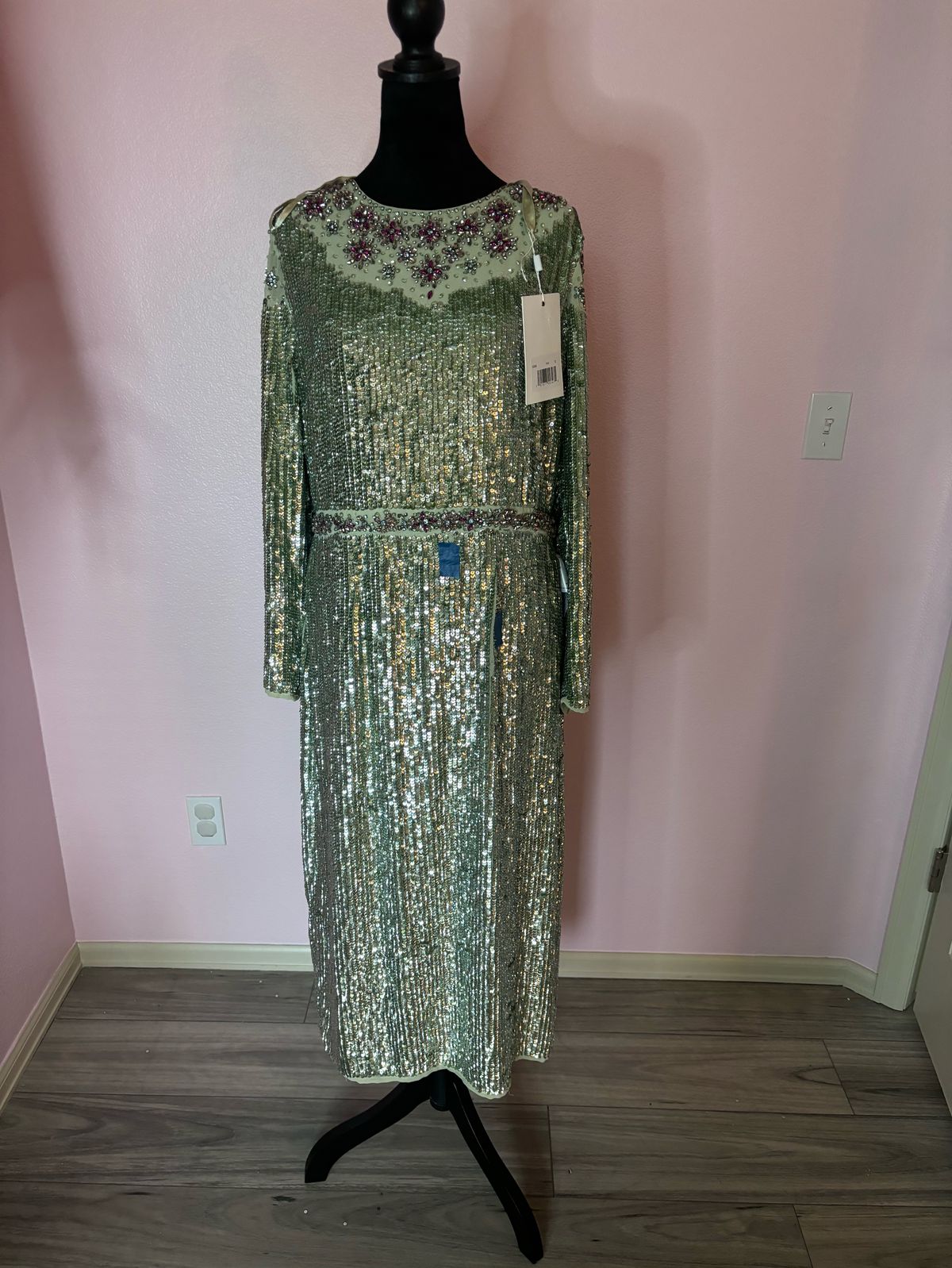 Style 93568 Mac Duggal Size 12 Long Sleeve Green Cocktail Dress on Queenly