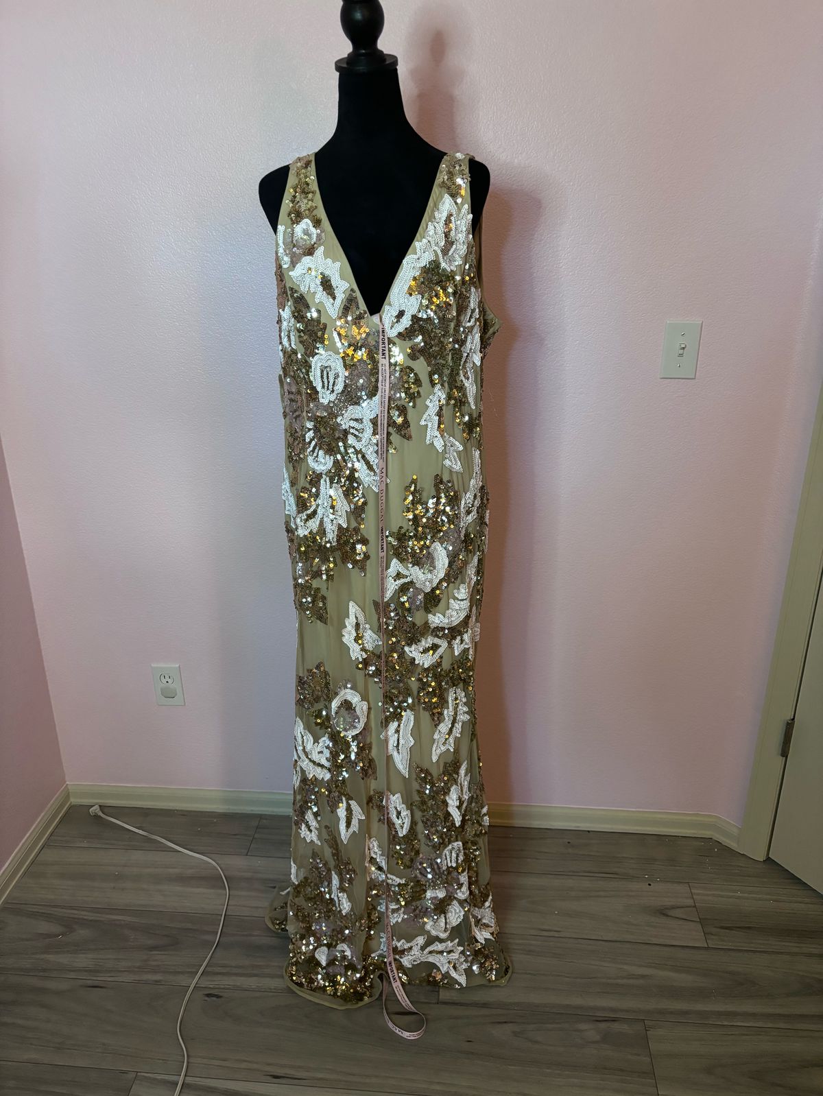 Mac Duggal Size 14 Wedding Guest Plunge Nude A-line Dress on Queenly