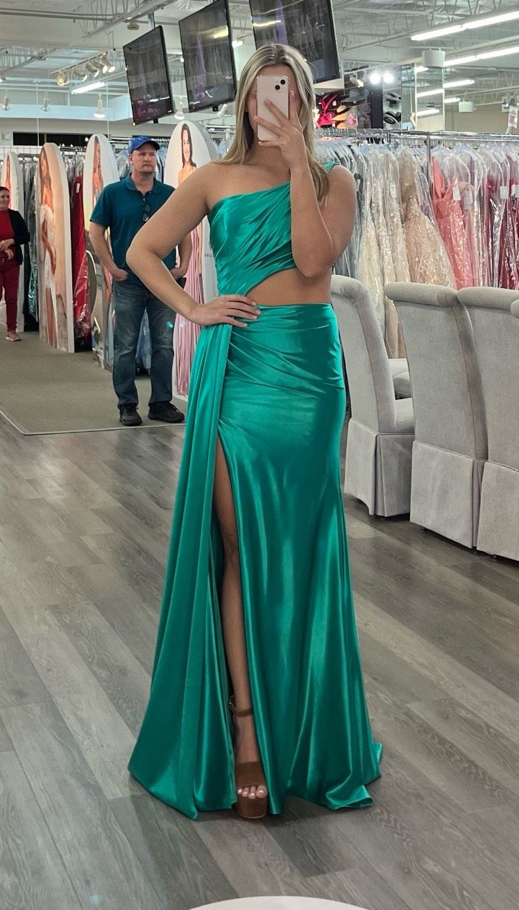 Style 55537 Sherri Hill Size 4 Prom One Shoulder Green Floor Length Maxi on  Queenly