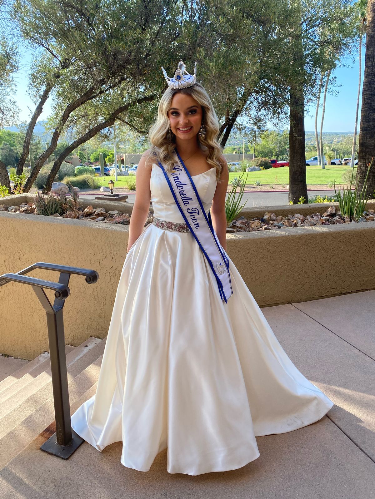 Sherri Hill Size 4 Pageant Strapless White Ball Gown on Queenly