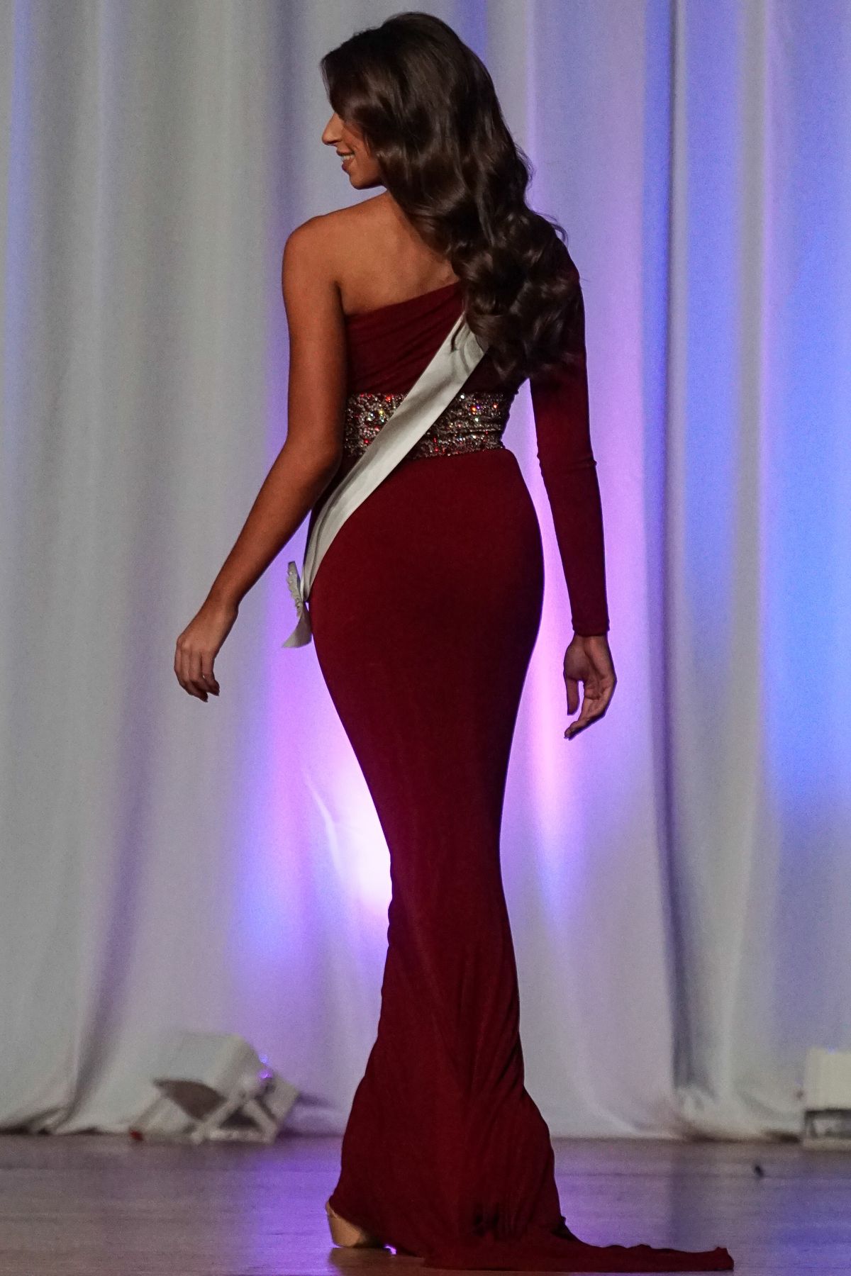 Sherri Hill Size 4 Pageant One Shoulder Red Dress With Train on Queenly