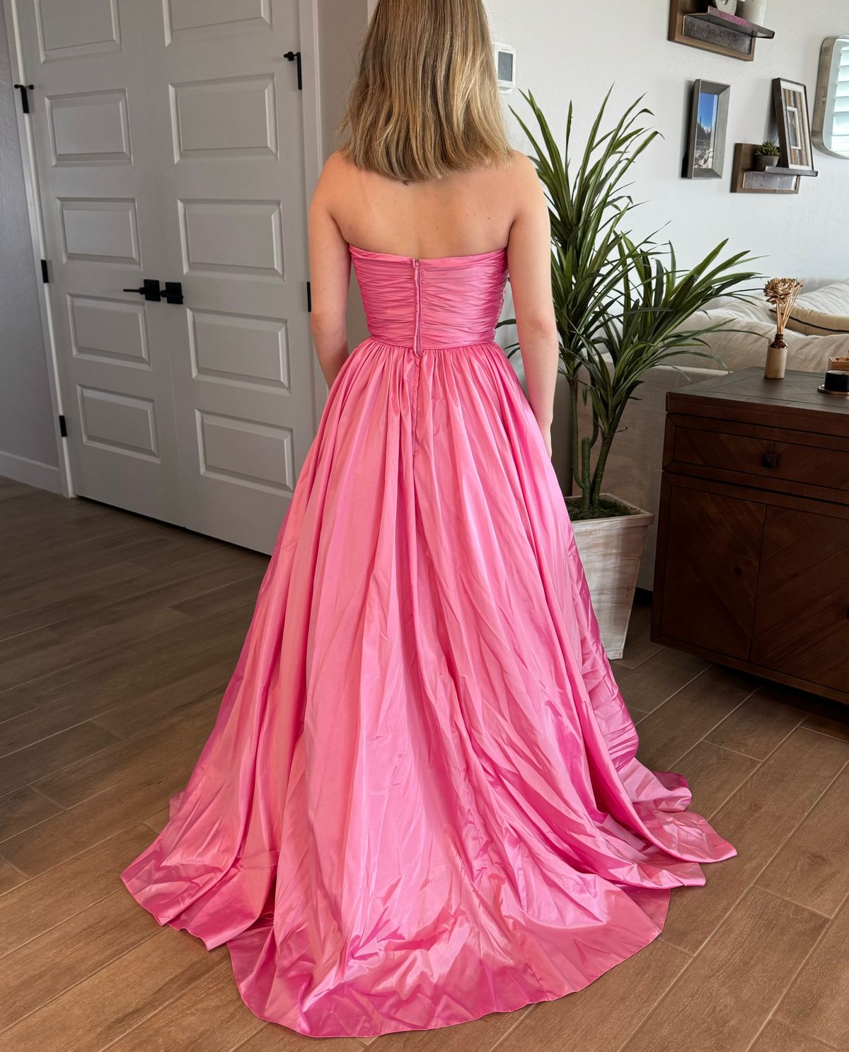 Sherri Hill Size 0 Pageant Strapless Pink Ball Gown on Queenly