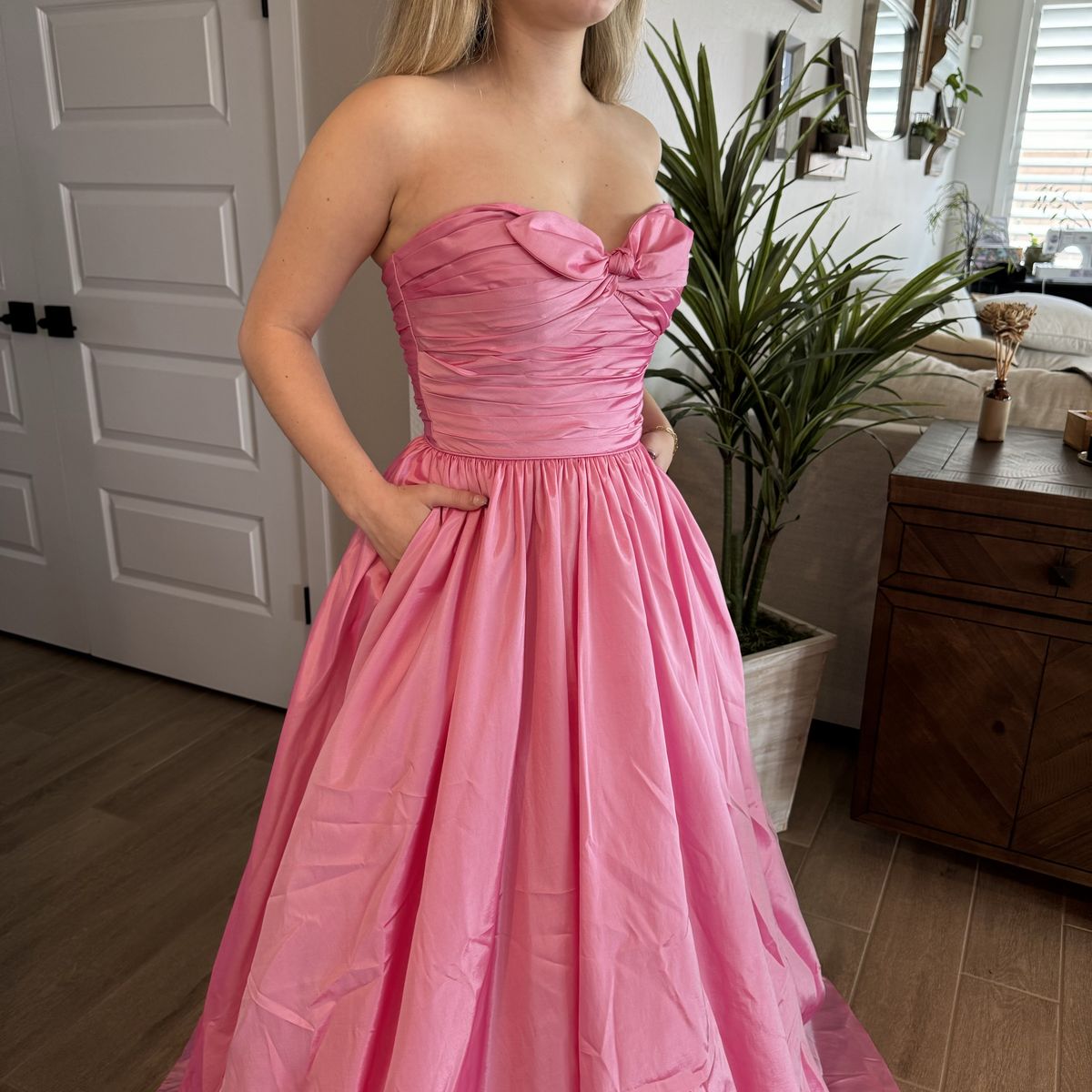 Sherri Hill Size 0 Pageant Strapless Pink Ball Gown on Queenly