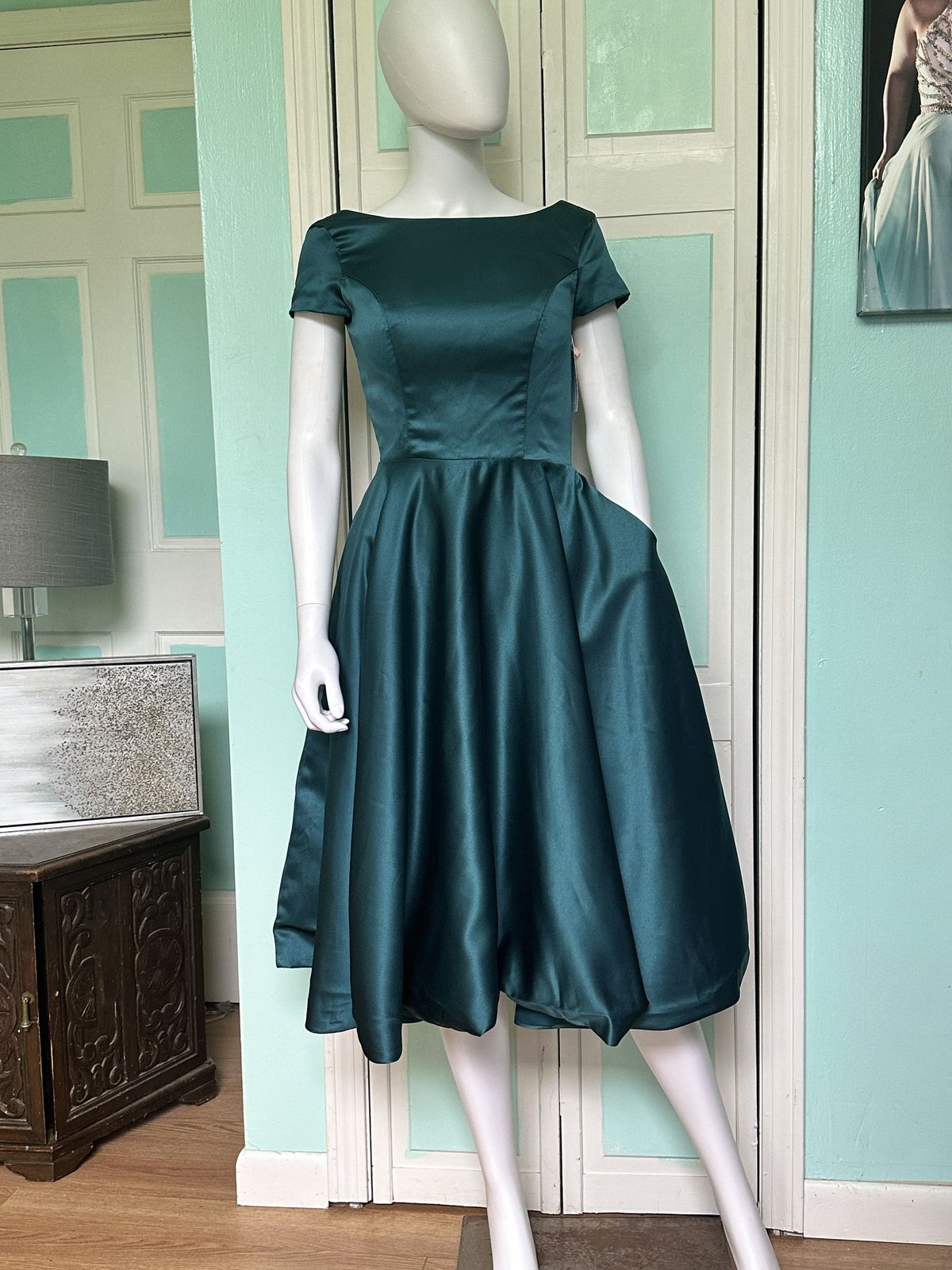 Size 8 Prom Cap Sleeve Green Cocktail Dress on Queenly