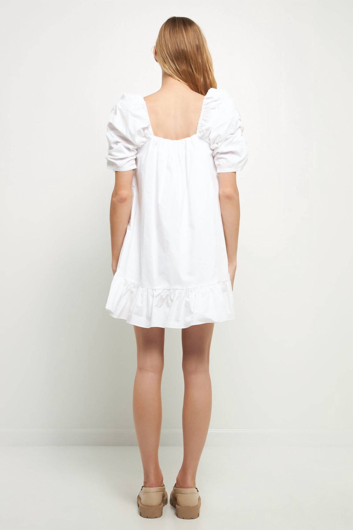 Style 1-2300875222-892 2.7 AUGUST APPAREL Size M White Cocktail Dress on Queenly