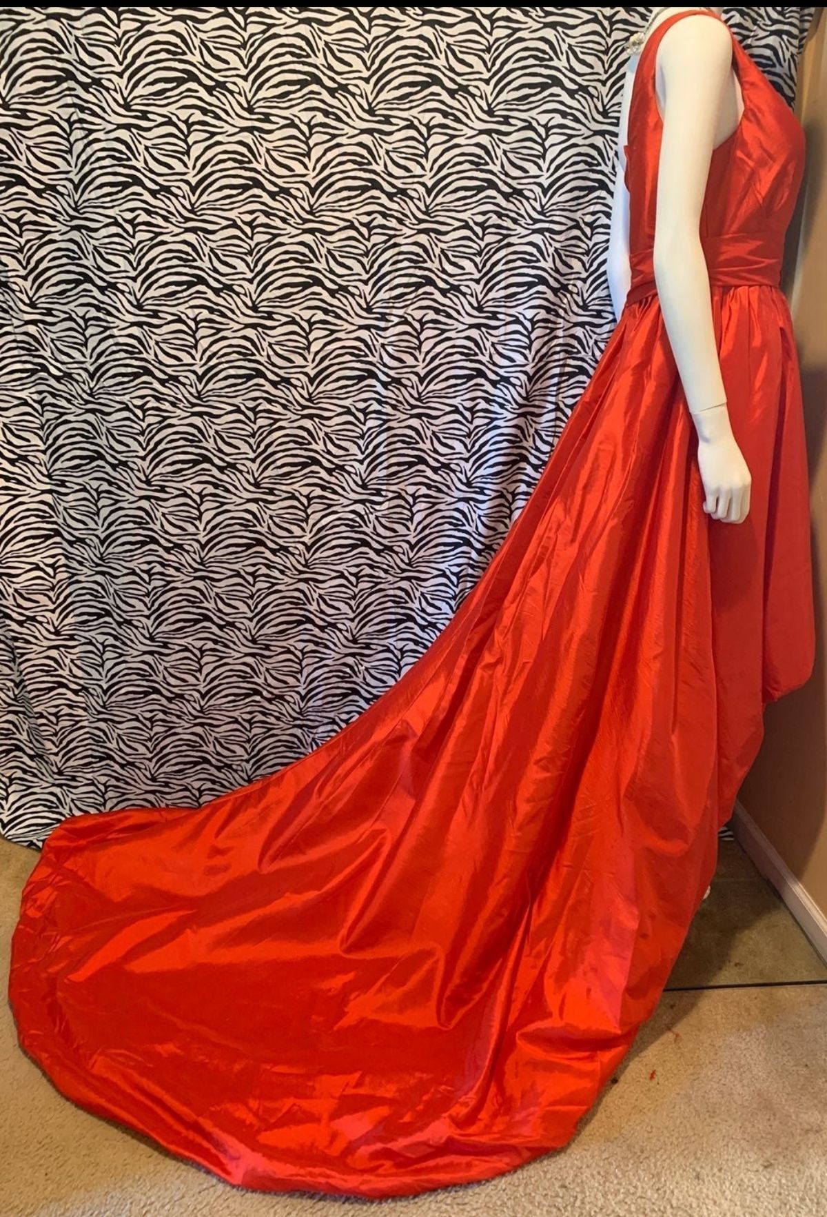 JJ's House Size M Prom One Shoulder Red Ball Gown on Queenly