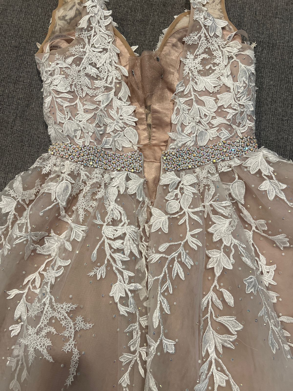 Sherri Hill Size 2 Homecoming Plunge Lace Nude Cocktail Dress on Queenly