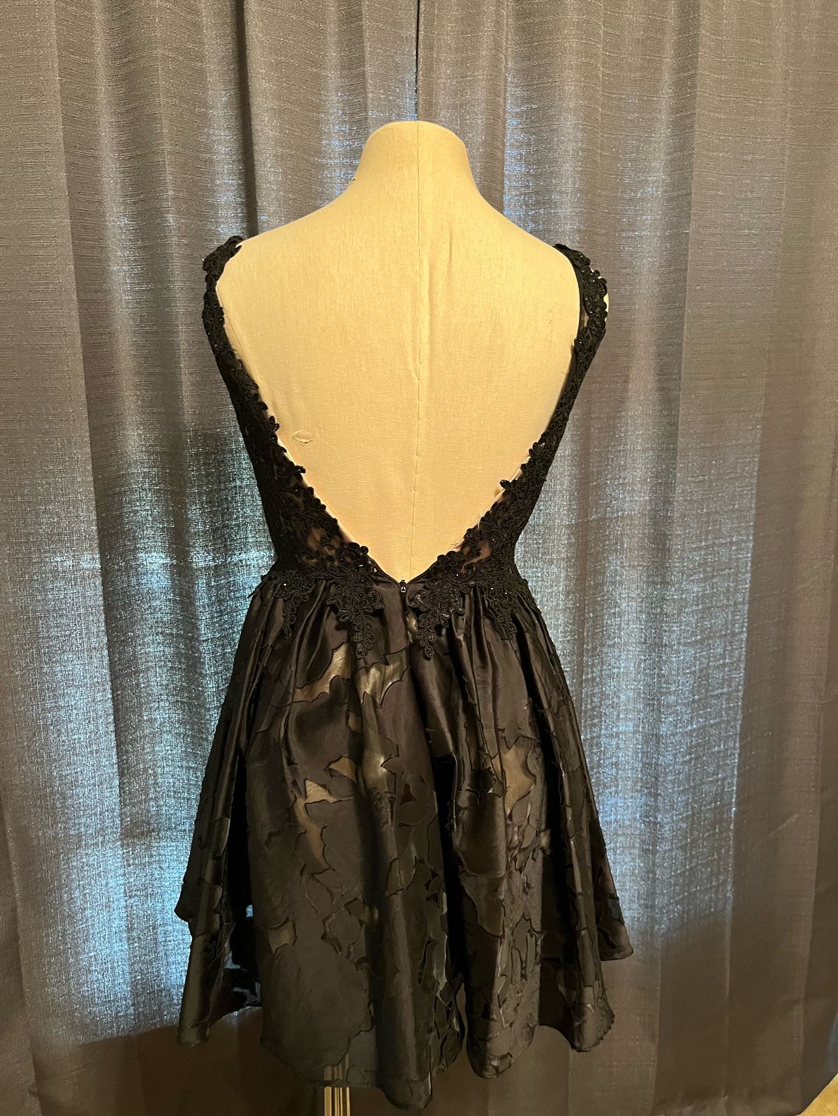 Terani Couture Size 0 Homecoming Plunge Black Cocktail Dress on Queenly