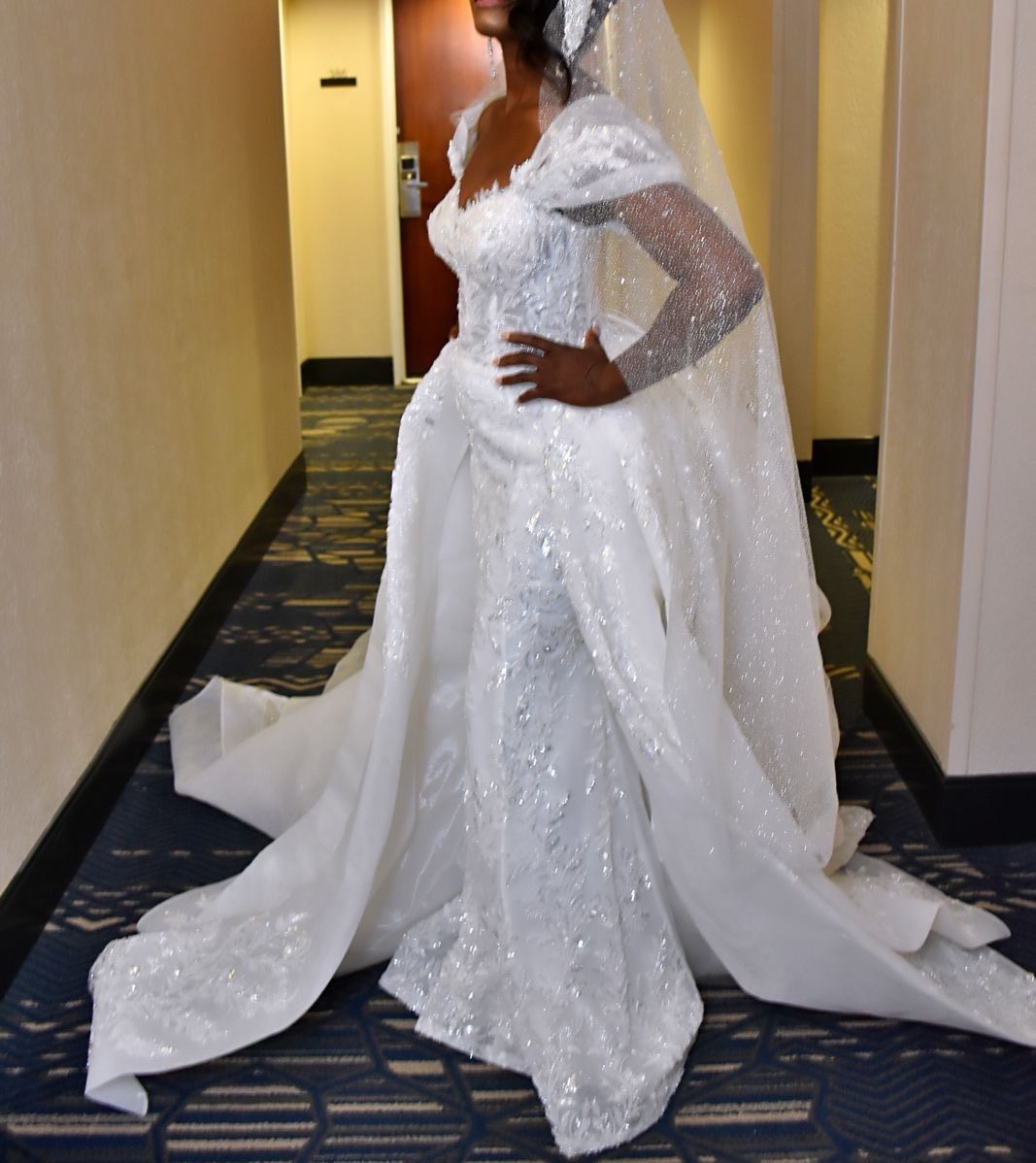 Size 2 Wedding Off The Shoulder White Ball Gown on Queenly