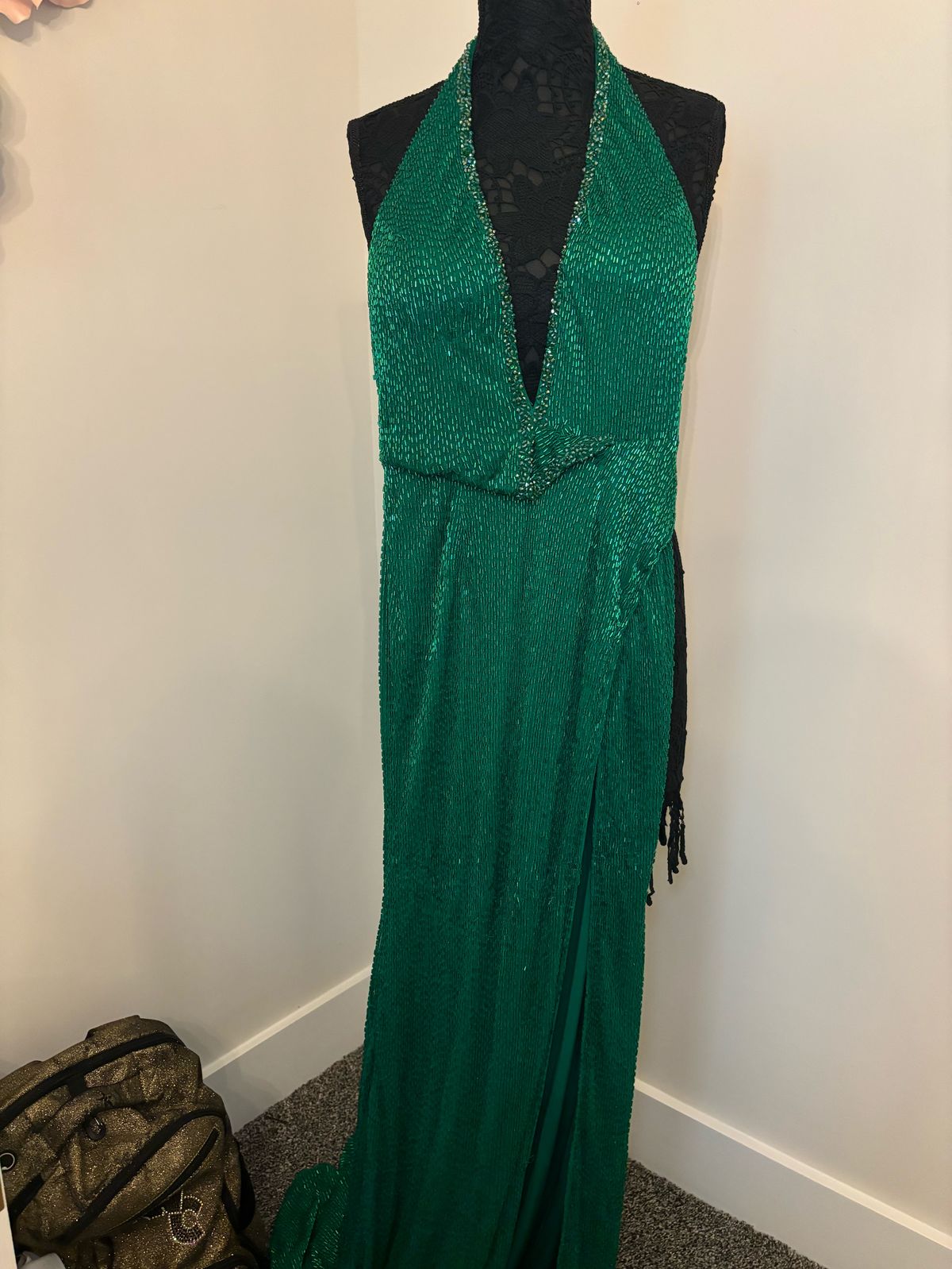 Ashley Lauren Size 00 Prom Plunge Green Side Slit Dress on Queenly