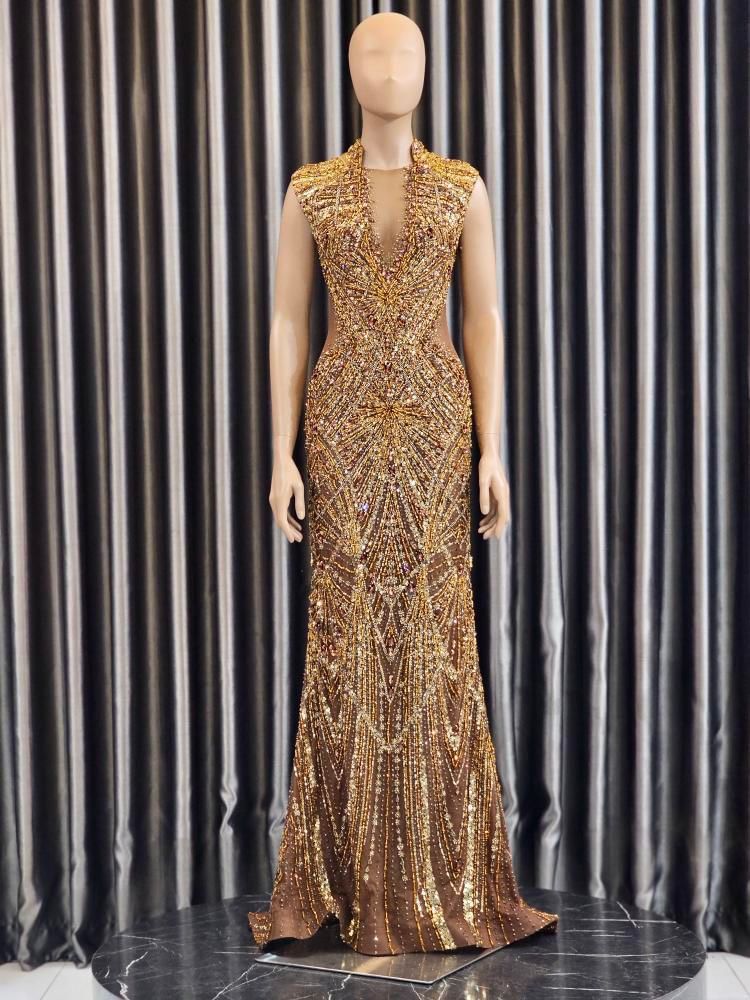 Size 6 Prom Plunge Gold A-line Dress on Queenly