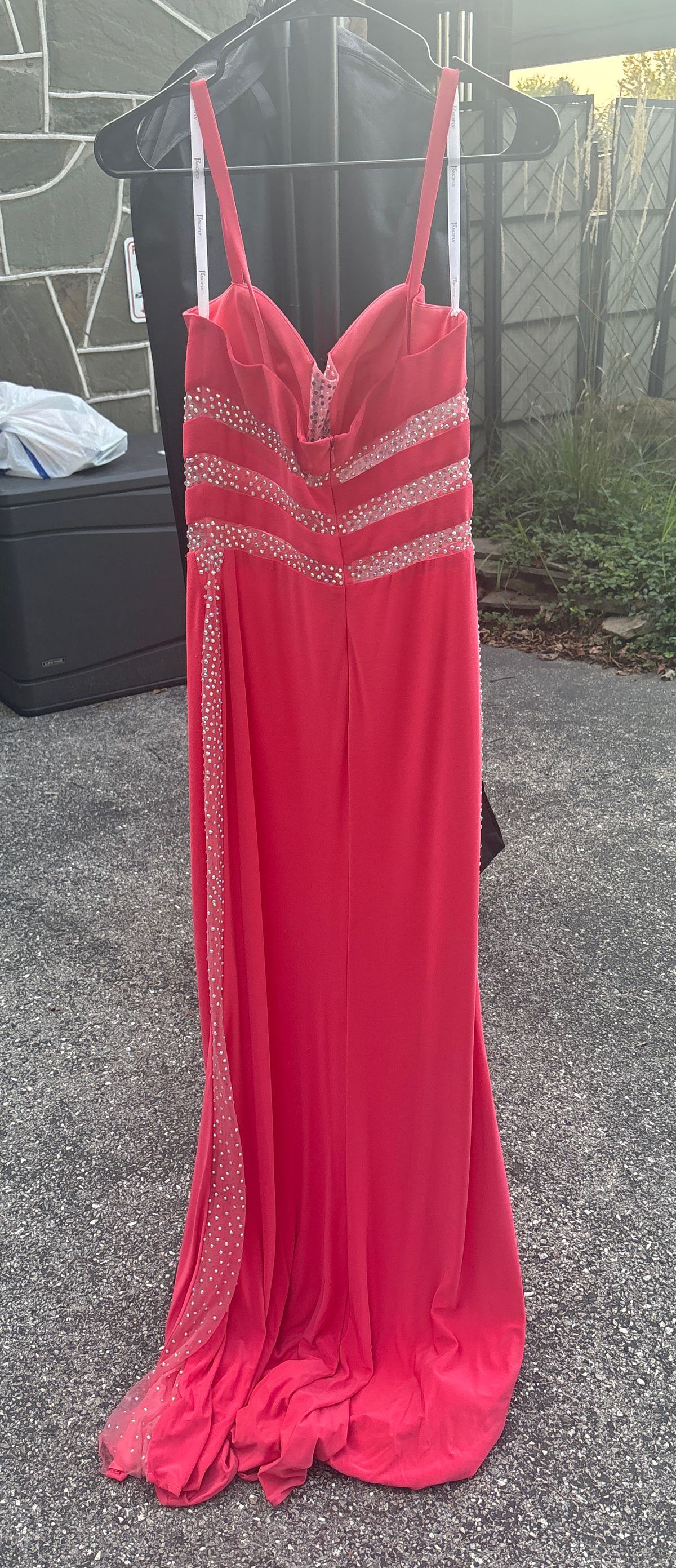 Size 8 Prom Plunge Coral A-line Dress on Queenly