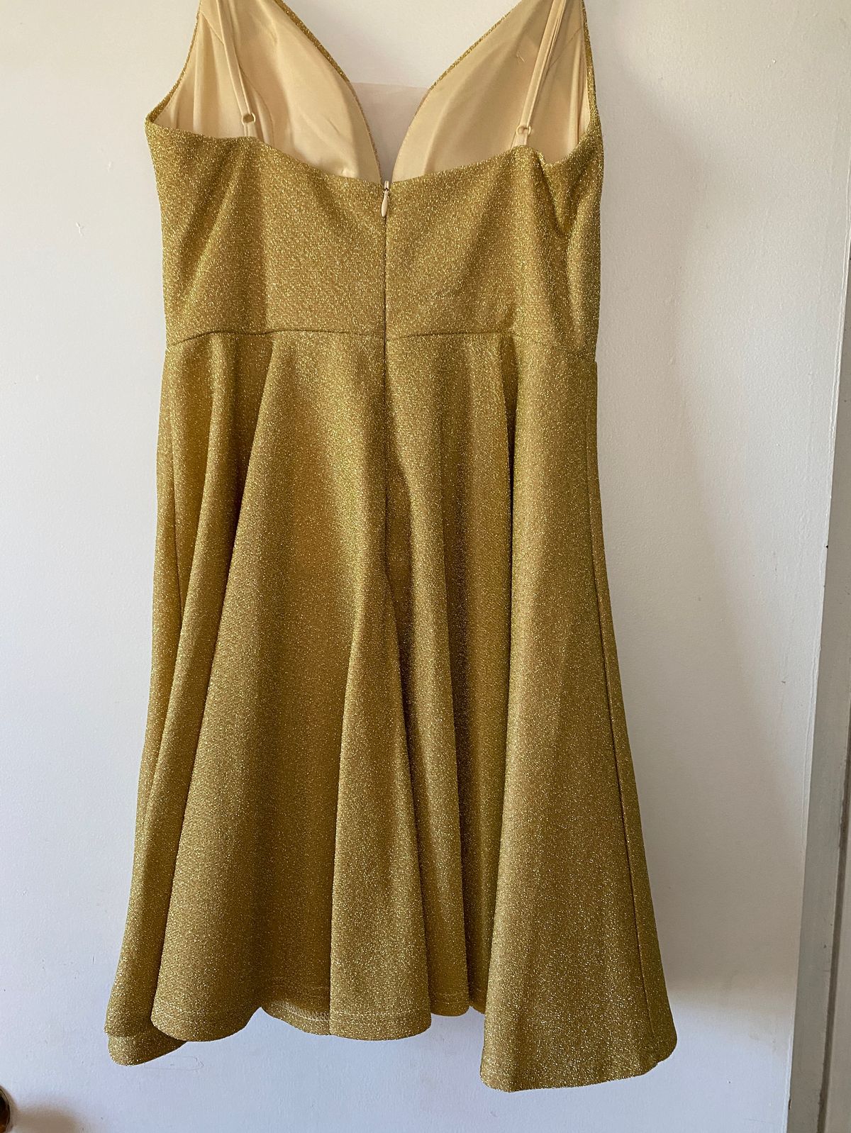 Size 0 Homecoming Plunge Gold Cocktail Dress on Queenly