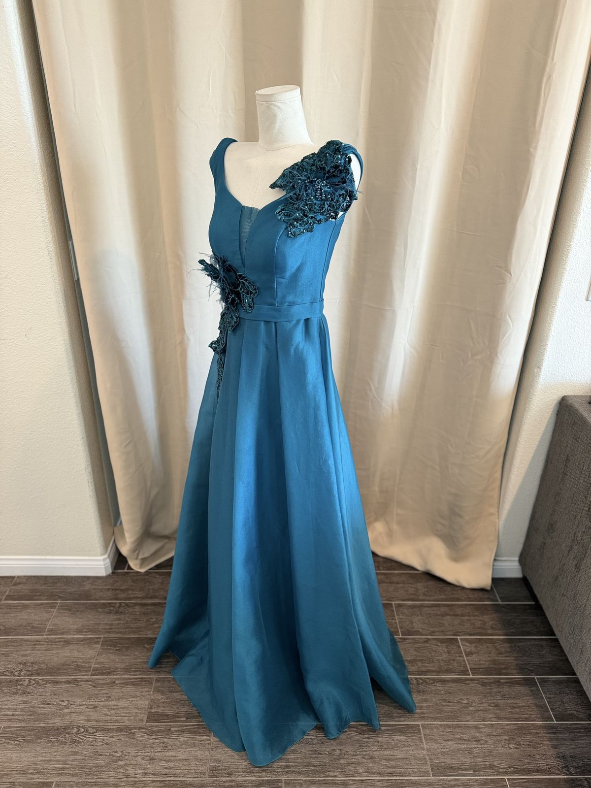 Size 8 Prom Blue A-line Dress on Queenly