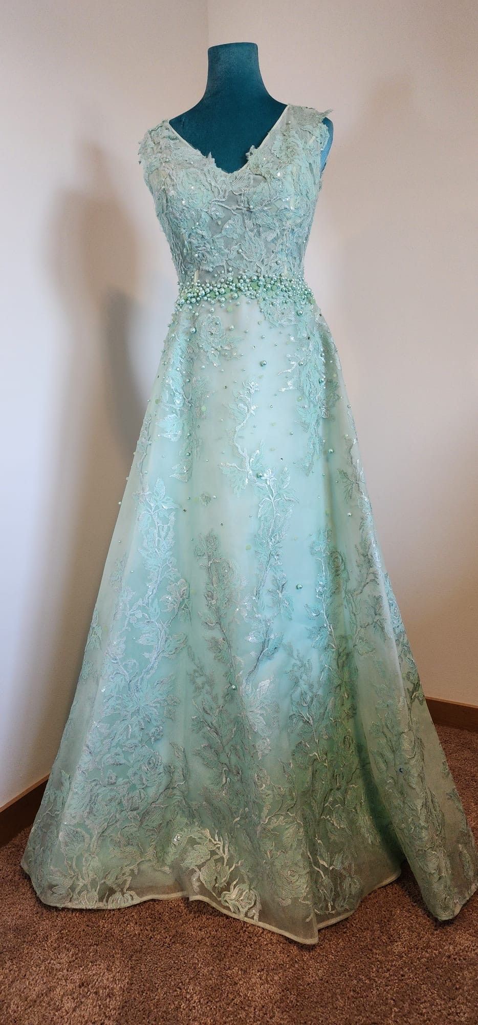 Queenly | Buy and sell prom, pageant, and formal dresses