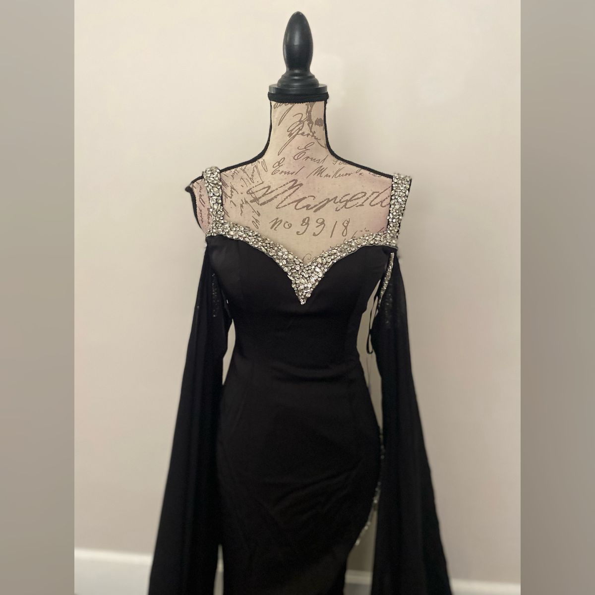 Queenly | Buy and sell prom, pageant, and formal dresses