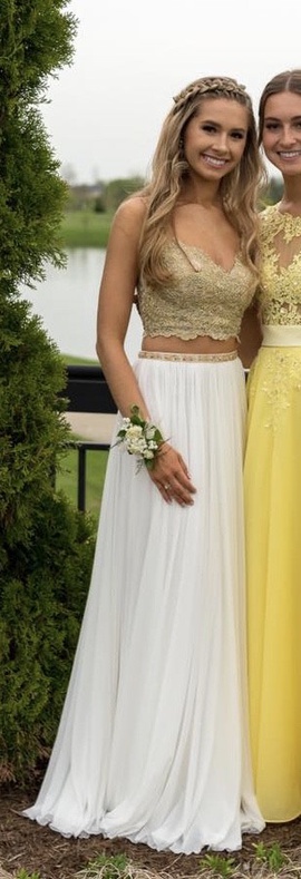 Sherri Hill Gold Size 0 Prom Straight Dress on Queenly