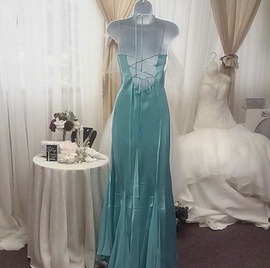 Milano Formals Green Size 6 Straight Dress on Queenly