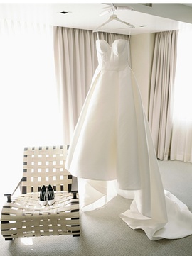 Pronovias White Size 8 Silk Ball gown on Queenly