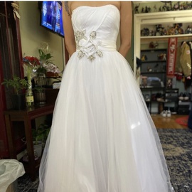 Oleg Cassini White Size 6 Ball gown on Queenly