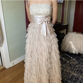 Windsor Nude Size 6 Ball gown on Queenly