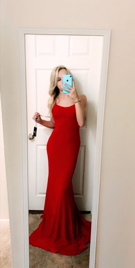 Red Size 00 Straight Dress on Queenly